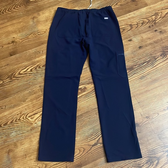 Men’s FIGS scrub pants - Picture 3 of 4